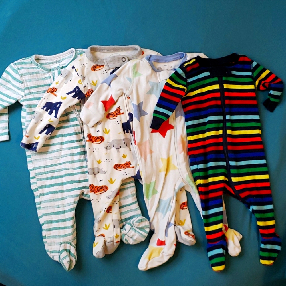 Lot - Organic 0-3 Footed Onesies